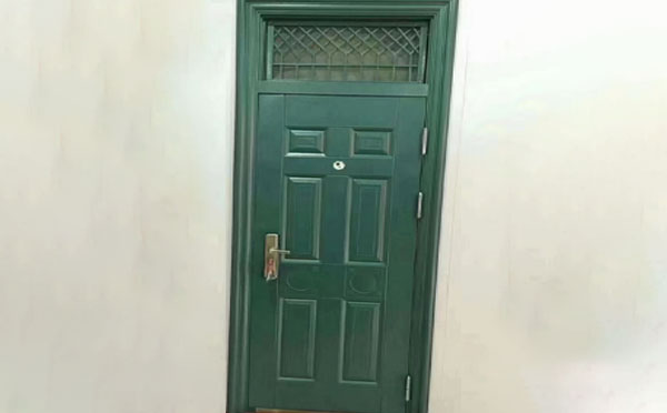 托里学校教室门