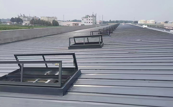 某中学室内体育馆托里排烟窗改造项目