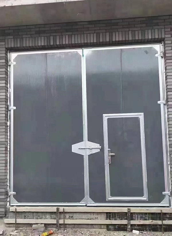 托里工业平开门在大型设备制造车间的应用实例